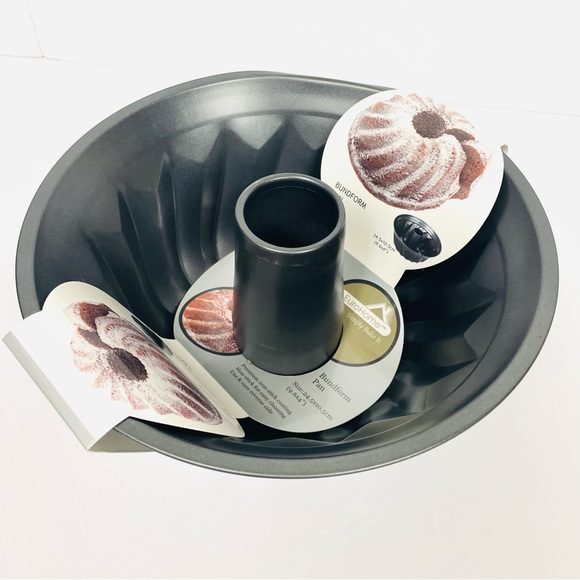 Non Stick Fluted Tube Bundt Ring Cake Pan 9.6” Bundform Pan - Picture 5 of 5